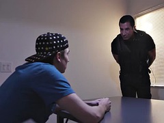 Grote lul, Pijpbeurt, Gevangen, Homo, Harig, Hardcore, Politie, Tatoeage