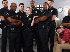 18 jaar, Grote kont, Grote lul, Grote mammen, Pijpbeurt, Hondjeshouding, Groepseks, Mager