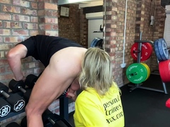 Enthousiasteling, Anaal, Blond, Pijpbeurt, Rondborstig, Vuisten, Handbeurt, Hd