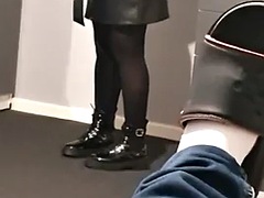 Enthousiasteling, Anaal, Grote lul, Gevangen, Handbeurt, Masturbatie, Rok, Tieten likken