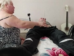 Blasen, Sperma im mund, Spermaladung, Handjob, Hd, Anleitung, Milf, Mutti