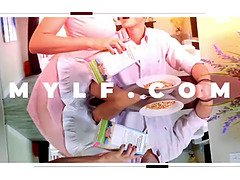 Amerikaans, Bruinharig, Sperma shot, Daddy, Diep in de keel, Handbeurt, Kut duiken, Schreeuwen