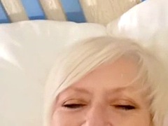 Brits, Sperma shot, Vingeren, Omie, Handbeurt, Zoenen, Moeder die ik wil neuken, Softcore pornografie