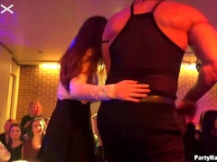 Grote mammen, Zwart, Pijpbeurt, Dansen, Groep, Zoenen, Kousen, Tieten likken