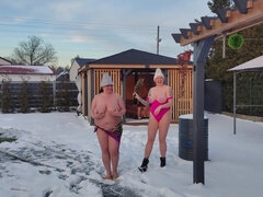 Enthousiasteling, Grote mammen, Stel, Dominante vrouw, Kwartet, Rijpe lesbienne, Openbaar, Swinger