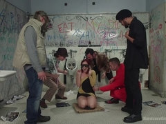 In den arsch, Sadomasochismus, Blasen, Fesselspiele, Doppelpenetration, Gruppensex, Bestrafung, Rau