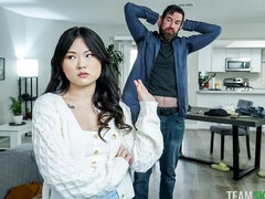 18 ans, Asiatique, Gros cul, Grosse bite, Sucer une bite, Brunette brune, En levrette, Adolescente