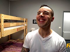 Blonde, Petit ami, Tir de sperme, En levrette, Branlette thaïlandaise, Monstre, Orgasme, Tatouage