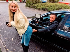 Amateur, Rubia, Mamada, Masturbación, Madres para coger, Al aire libre, Flaco, Estriptis