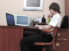 Смазливые, Секретарша