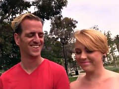 Grote lul, Zwart, Blond, Pijpbeurt, Man die toekijkt, Sperma shot, Interraciaal, Tieten likken