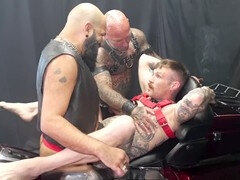 Amateur, Américain, Sucer une bite, Britannique, Homosexuelle, Cuir, Muscle, Plan cul à trois