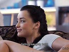 Sucer une bite, Brunette brune, Attrapée, Papa, Hd, Masturbation, Rasée, Adolescente