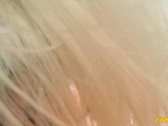 Grote mammen, Pijpbeurt, Auto, Sperma, Vingeren, Kokhalzen, Handbeurt, Buiten