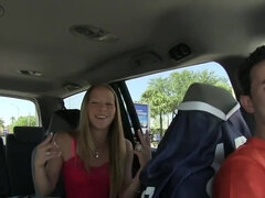 Blonde, Public, Rasée, Maigrichonne, Adolescente, Nénés