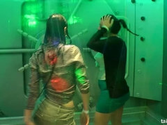 Blasen, Bekleidet, Gruppe, Hardcore, Lesbisch, Orgie, Flotter dreier, Nass