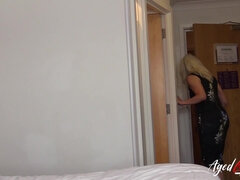 Rondborstig, Mollig, Omie, Lesbisch, Masturbatie, Rijpe lesbienne, Moeder die ik wil neuken, Kut duiken