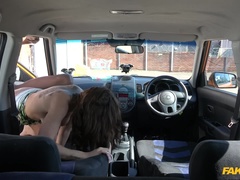 Grosse bite, Sucer une bite, Voiture, En levrette, Bâillonner, Interracial, Piercing, Chatte