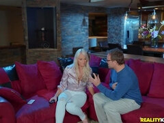 Arsch, Blondine, Gesichtssitzen, Küssen, Lecken, Natürlichen titten, Muschi, Hintern versohlen