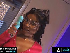 Asiático, Atrapados, Rostro sentado, Penetracion con dedos, Sexo duro, Interracial, Adolescente, Trio