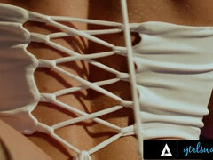 Gros cul, Érotique, Face assise, Doigter, Lesbienne, Seins naturels, Petite femme, Réalité