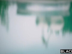 Bikini, Sucer une bite, Queue, Faciale, Hard, Interracial, Embrassement, Maigrichonne