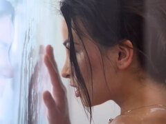 Grosser arsch, Grosser schwanz, Grosse titten, Braunhaarige, Spermaladung, Hd, Milf, Dusche
