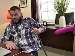 Grosse titten, Dildo, Piercing, Rasiert, Strapon, Tätowierung, Titten, Spielzeuge