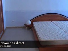 Француженки, На публике, Подглядывание