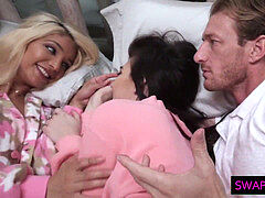 Cuadrupleta, Adolescente