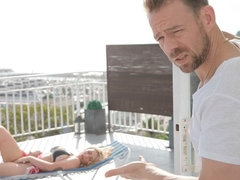 Grosser arsch, Grosse titten, Süss, Hundestellung, Handjob, Natürlichen titten, Im freien, Rasiert