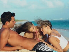 Blonde, Sucer une bite, Éjaculation interne, En levrette, Léchez, Seins naturels, De plein air, Chatte