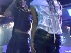 素人, ブロンド, 衣服着たままセックス, ダンス, グループ, レザー, シャワー, 濡れ