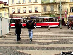 Arsch, Blasen, Braunhaarige, Geile alte tussi, Kehlenfick, Reif, Milf, Stiefmutter