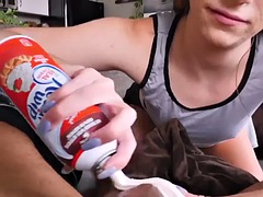 Grosse bite, Blonde, Sucer une bite, Brutal, Branlette thaïlandaise, Petite femme, Pov, Adolescente