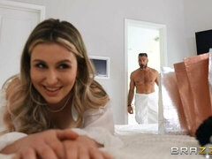 Chambre à dormir, Gros cul, Grosse bite, Sucer une bite, En levrette, Seins naturels, Rugueux, Adolescente