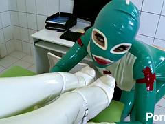 足, フェムドム, フェティッシュ, ヒール, レズビアン, なめる, 淫乱熟女, ユニフォーム