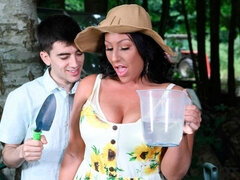 Tetas grandes, Mamada, Estilo perrito, Pajear, Madres para coger, Al aire libre, Afeitado, Voyeur