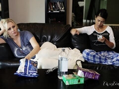 Grote kont, Grote mammen, Interraciaal, Ondergoed, Masturbatie, Kut duiken, Geschoren, Speelgoed