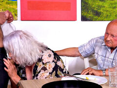 18, ブロンド, フェラチオ, 毛深い, キス, なめる, 熟年, オマンコ