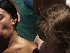 Amateur, Sucer une bite, Couple, Tir de sperme, Hard, Orgie, Fête, Piscine