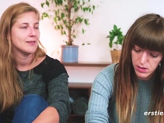 Zwei sensual Saarlïnderinnen haben sinnlichen Lesben-Sex - redhead and brunette PAWG lesbians