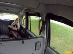 Amateur, Gros seins, Sucer une bite, Voiture, Queue, Petite femme, Pov, Tatouage