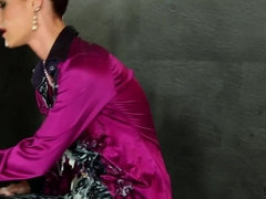 Seksspeelgoed, Hondjeshouding, Extreem, Vingeren, Muurgat, Masturbatie, Slipje, Satijn