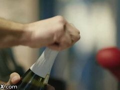 Éjaculation interne, Gorge profonde, En levrette, Érotique, Doigter, Fille latino, Chatte, Mouillée