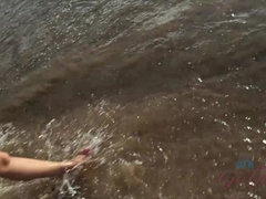 Enthousiasteling, Strand, Badpak, Blond, Flashing, Vriendin, Naakt, Tieten likken