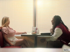 Grote kont, Grote lul, Oudere vrouw, Vingeren, Reusachtig, Interraciaal, Kut duiken, Rijden