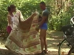 Amateur, Extremo, Abuelita, Mamá, Al aire libre, Público, Realidad, Tetas colgantes