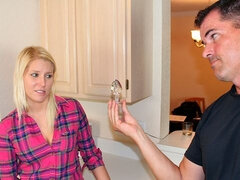 Blond, Sperma in mond, Sperma shot, Handbeurt, Likken, Natuurlijke tieten, Tiener, Tieten likken