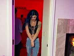 Tussi, Grosse titten, Lesbisch, Muschi, Strapon, Tätowierung, Flotter dreier, Spielzeuge